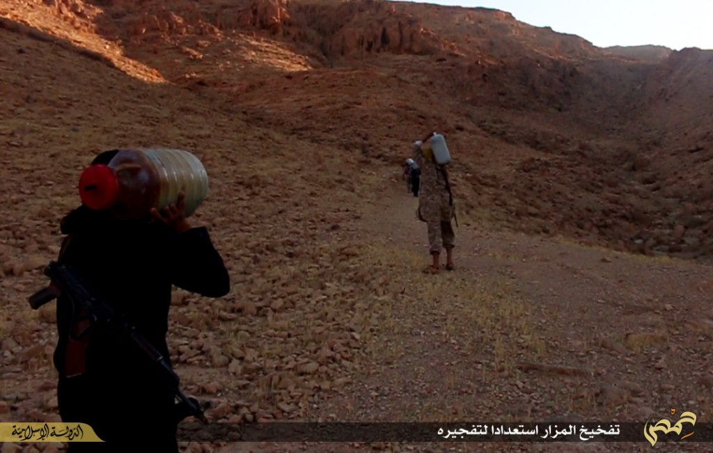 Photographer's report: Removal of the landmarks of polytheism in the city of Palmyra (Islamic State, 22nd June 2015 a)