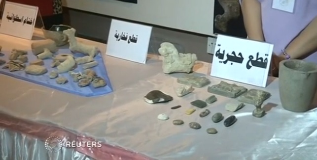 U.S. delivers Iraqi antiquities seized in raid on Islamic State (c) Reuters, 15th July 2015 (00h00m01s)